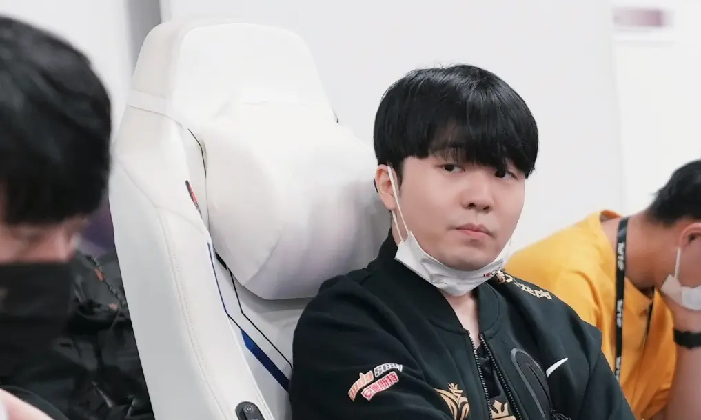 STAR-Uzi在澳大利亚队比赛中爆冷，出色防守引发热议！的简单介绍