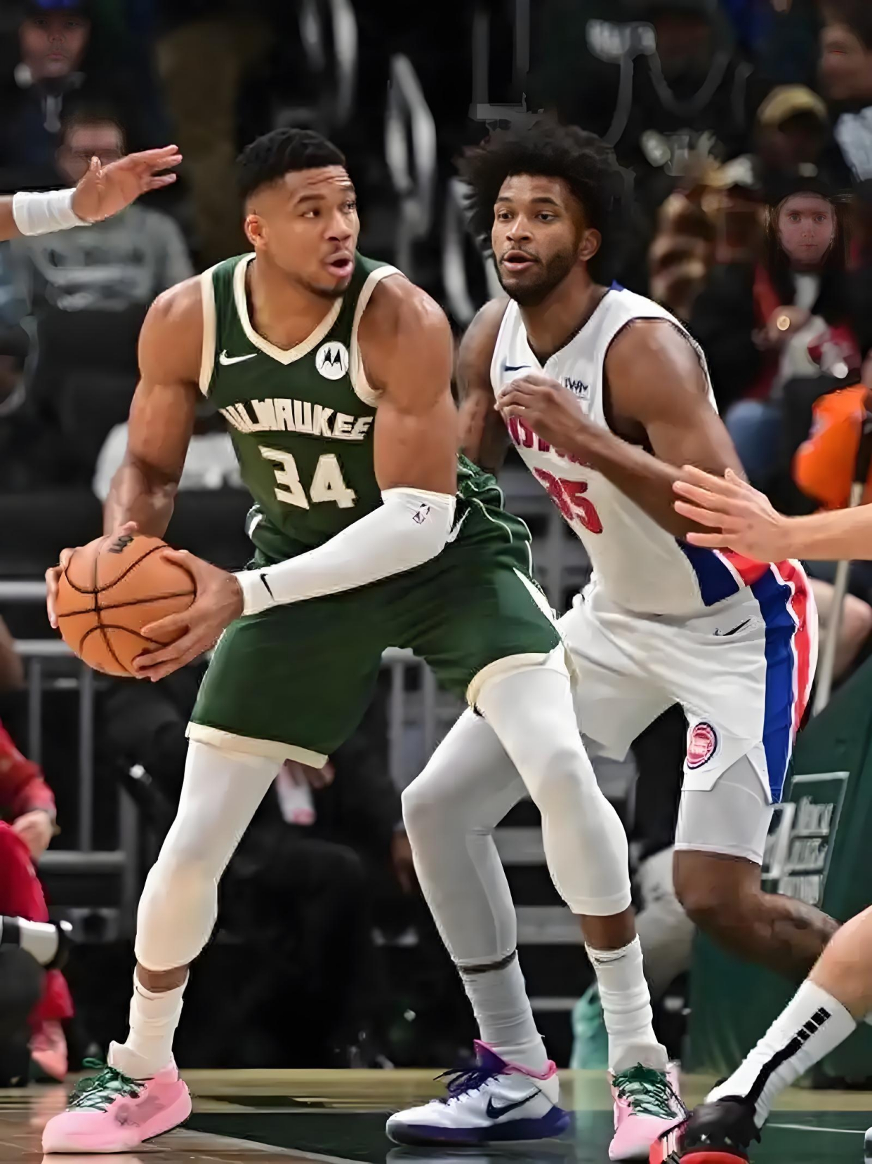 包含字母哥连续五场比赛得分超过战术调整，湖人挑战极限！的词条