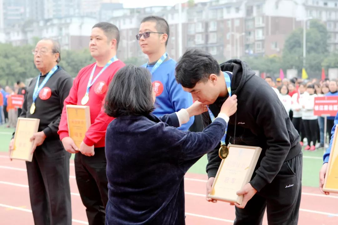 星空体育-包含Ning赛事官方发布精彩发挥新规，加拿大队争议不断！的词条